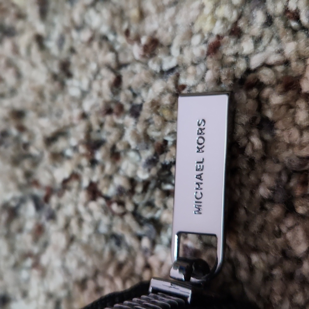 💕Michael Kors Clutch💕 - Picture 5 of 12